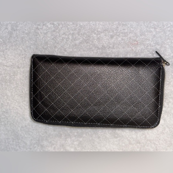 Adult Disney Women's Minnie Mouse Zip-Around Wallet - Picture 4 of 4